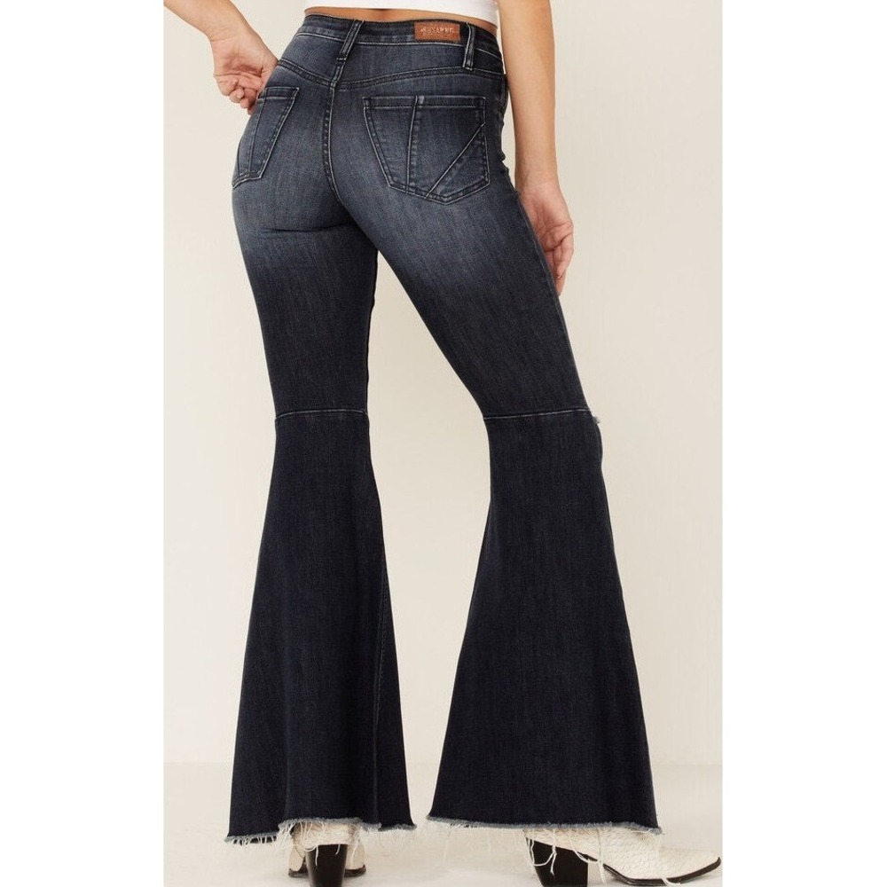 Shyanne high rise boho wide leg‎ cowgirl distressed fray blue denim jeans 26x34